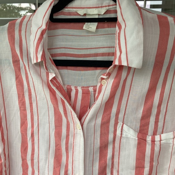 H&M lightweight button up - Picture 2 of 2